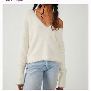 Free People Serendipity Fuzzy
Cream V-neck Sweater Size Small